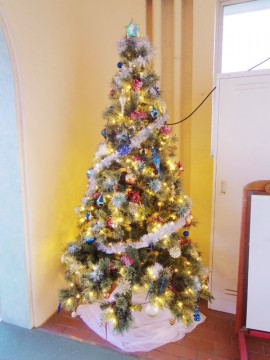 12月　クリスマスツリーを飾りました